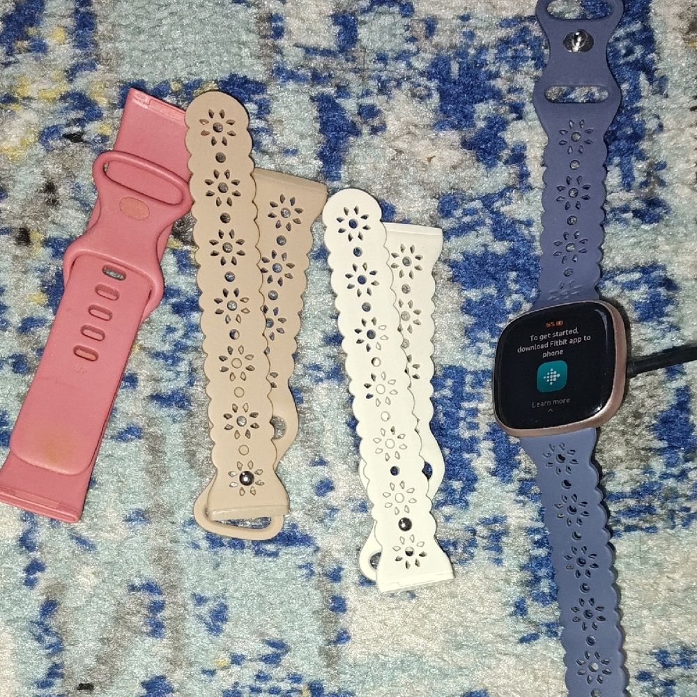 Fitbit Versa 4 With Extra Bands